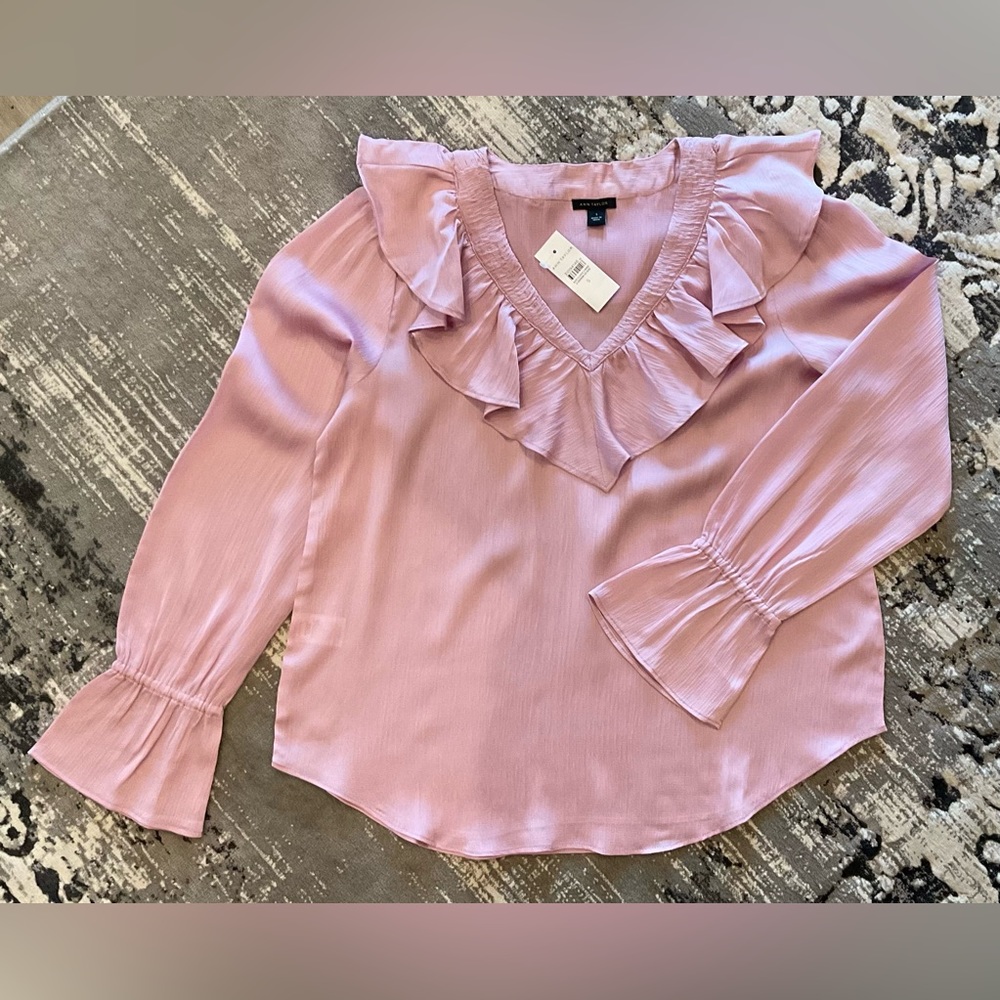 NWT Ann Taylor V-Neck Ruffled Collar Top in Precious Lilac, Sz S